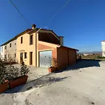 Casale La Rosa Azzurra Κατάλυμα σε φάρμα